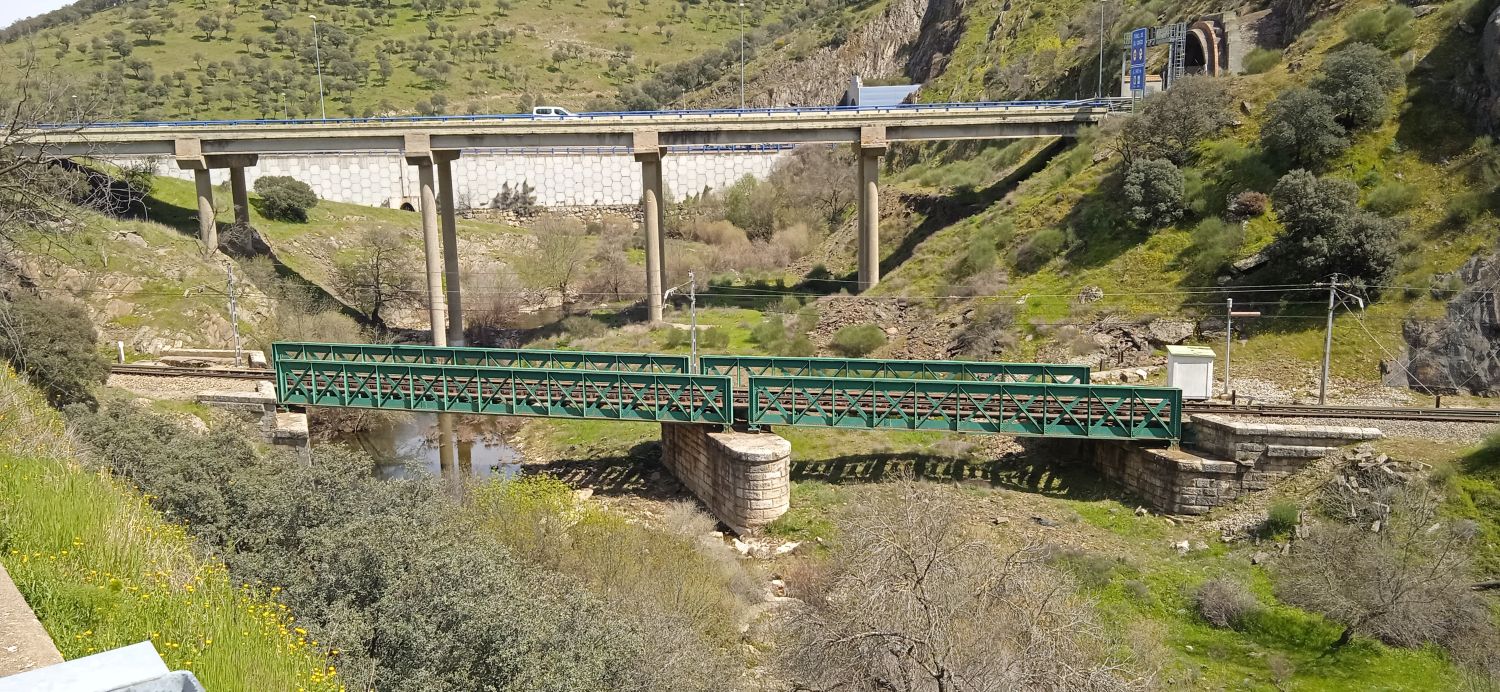 Puente metálico en Despeñaperros
