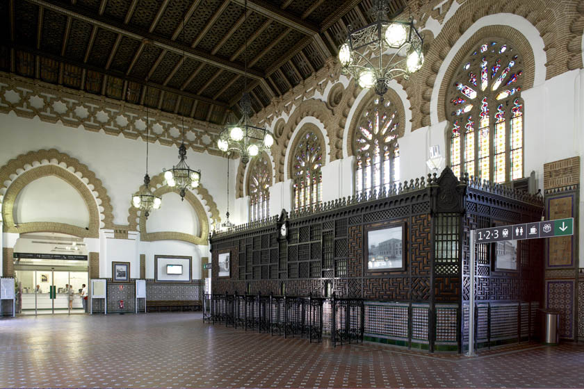 Vestíbulo de viajeros de la estación de Toledo.