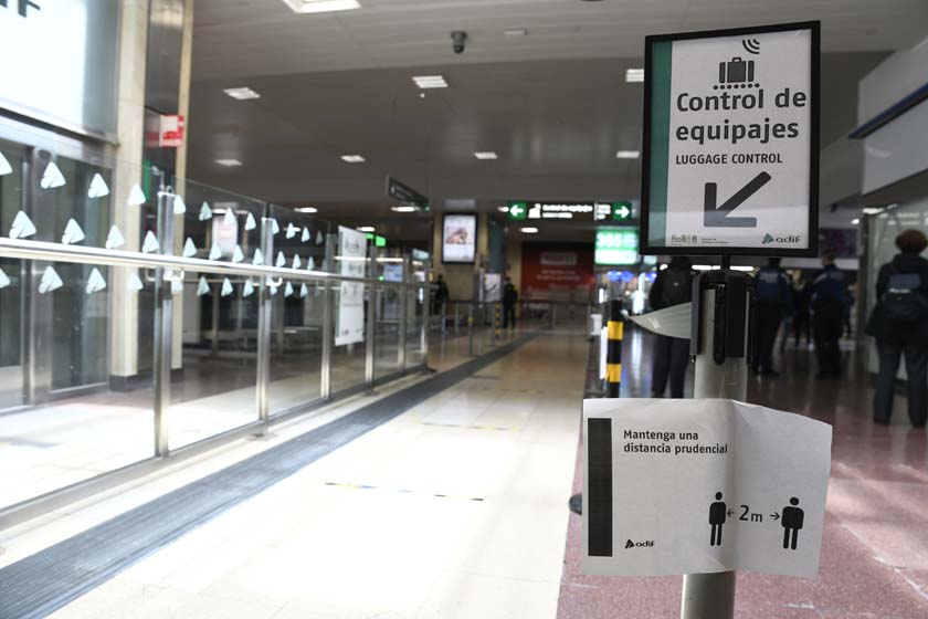 Control de equipaxe na estación de Chamartín