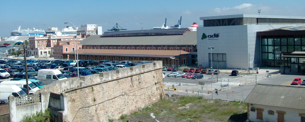 Fachadas dela antigua y nueva estación