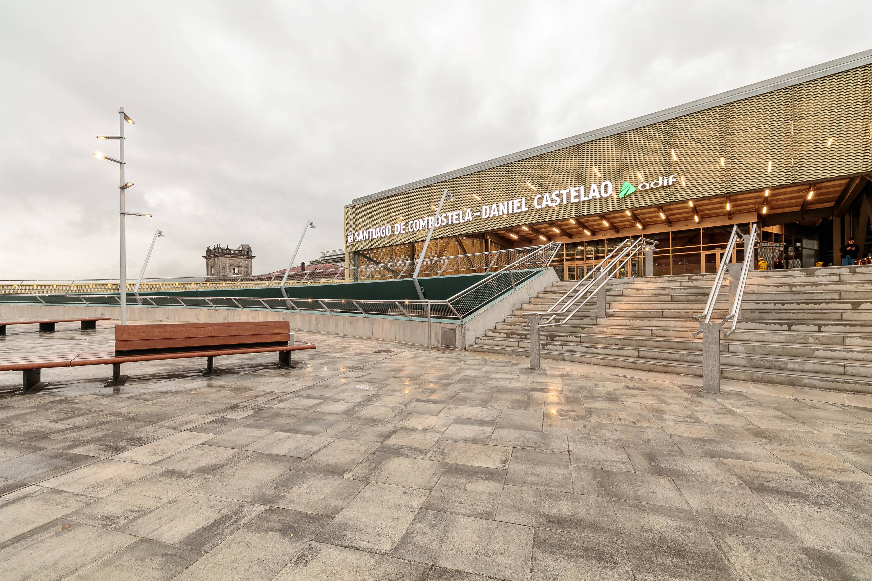 Plaza exterior de la estación de Santiago de Compostela-Daniel Castelao