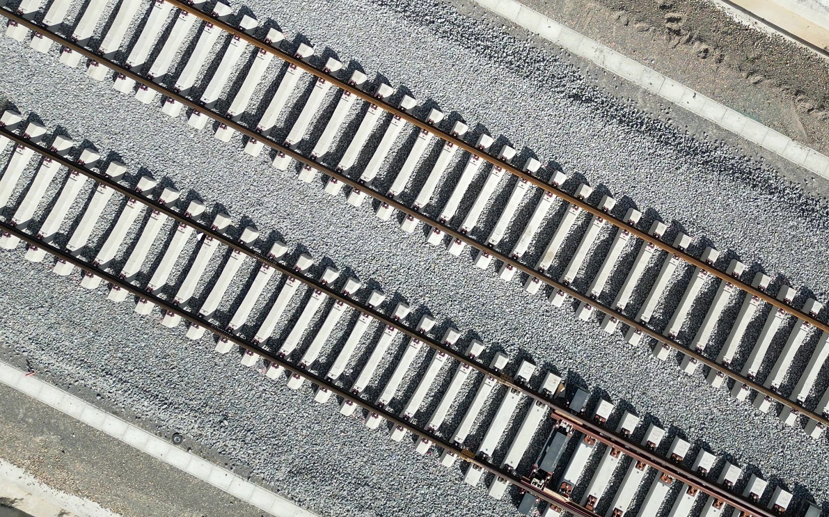 Vista cenital de vías paralelas