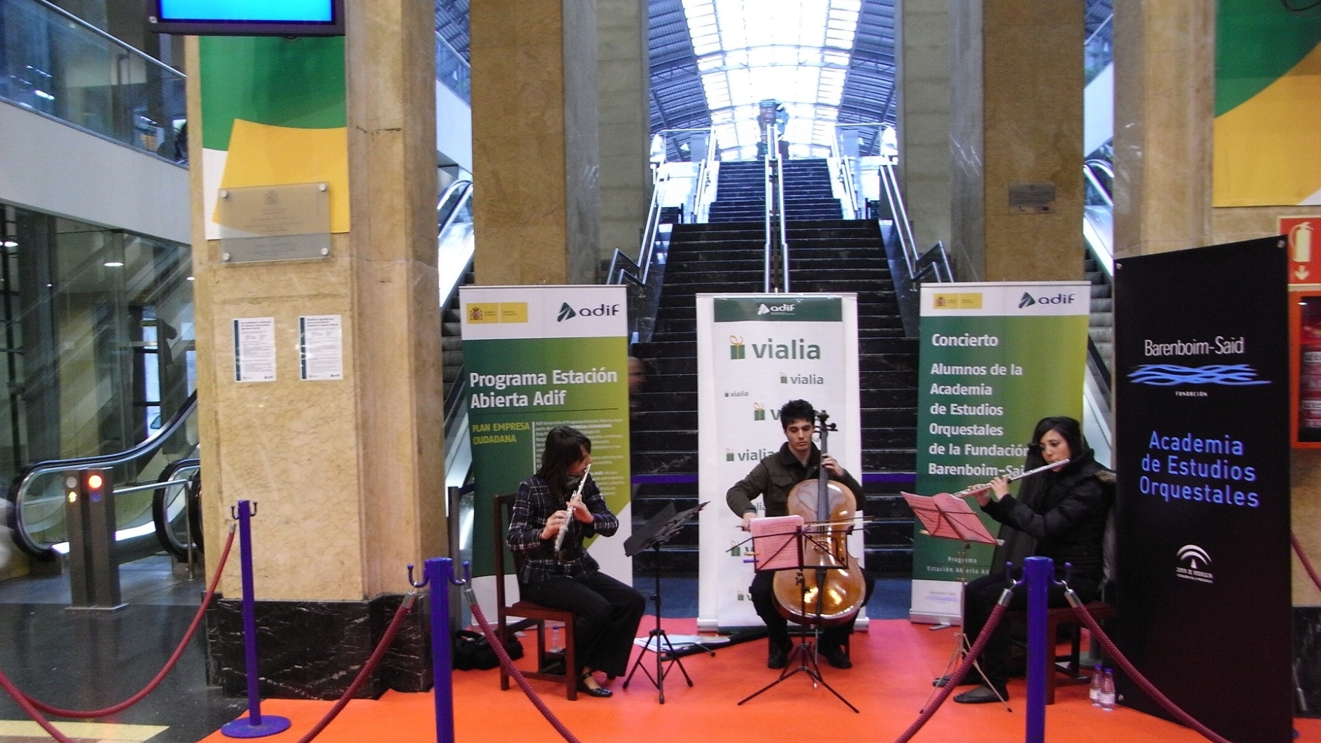 Concierto de viento y cuerda en estación Vialia