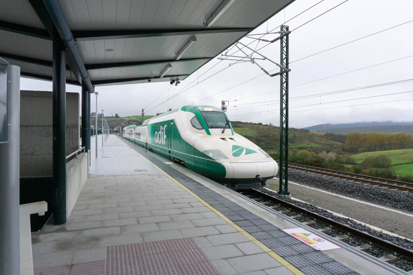 LAV Galicia, durante las pruebas realizadas por el tren laboratorio Seneca, Estación A Gudiña 14-04-21