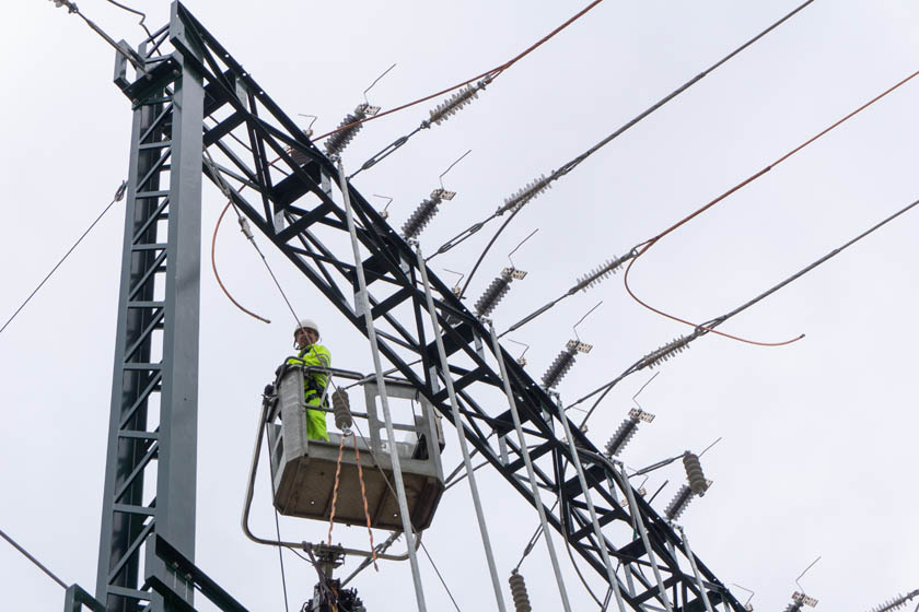 Las subestaciones eléctricas y la línea aérea de contacto son las principales instalaciones sobre las que trabajamos en el ámbito de la electrificación. Subestación Cañaveral
