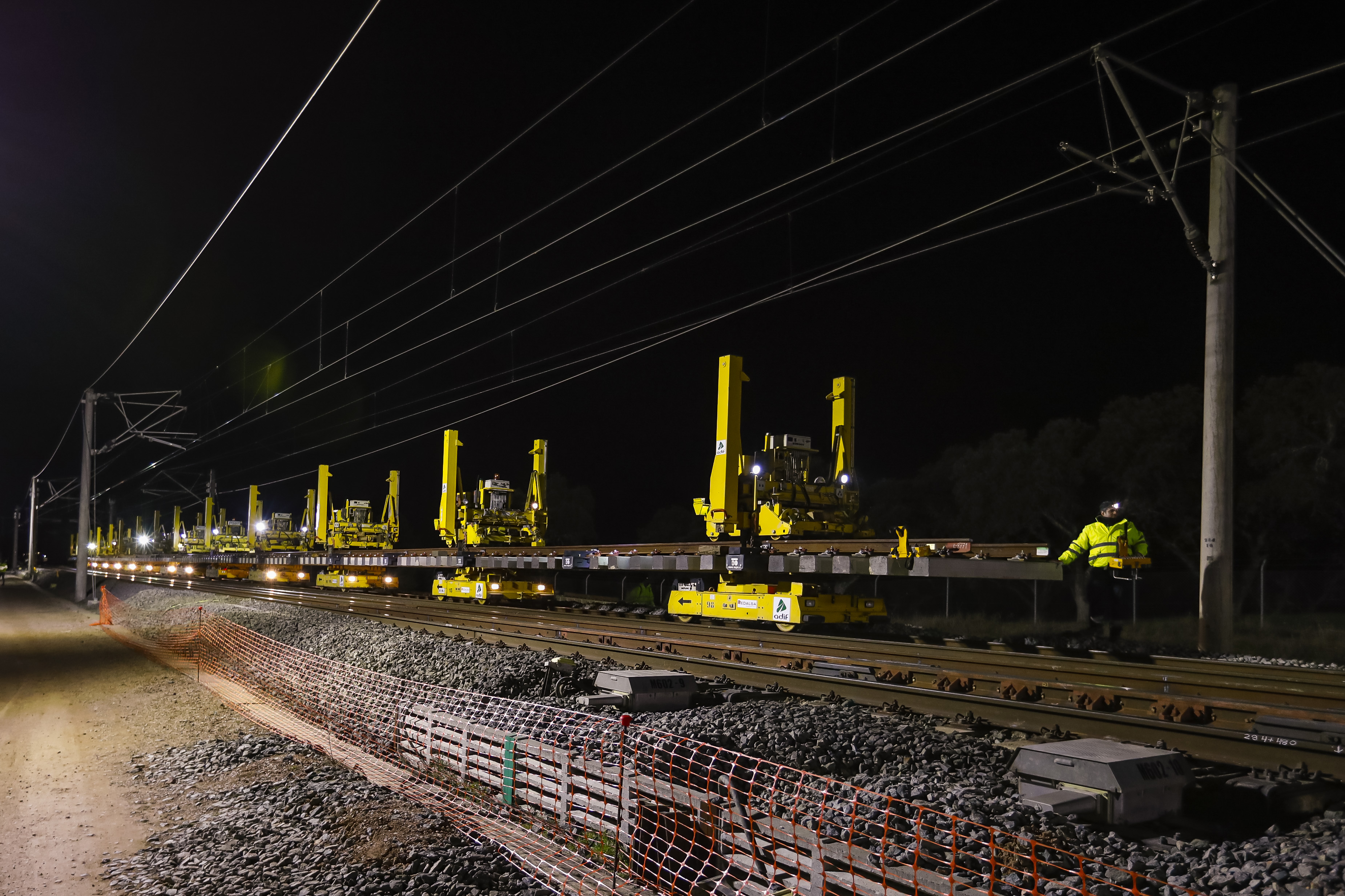 Trabajos nocturnos para la renovación de los desvíos de la línea.