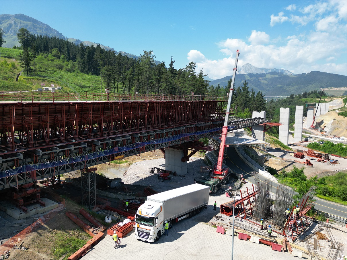 Obras en el viaducto de Kortazar. Julio de 2024.