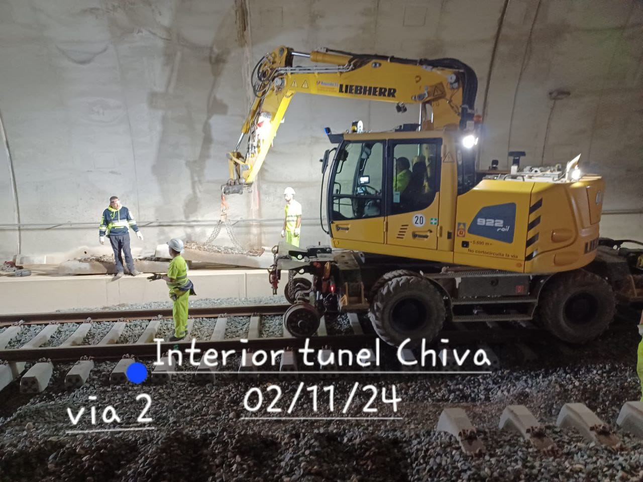 02.11.2024 Alta velocidad: Trabajos sobre la vía en el interior del túnel de Chiva.