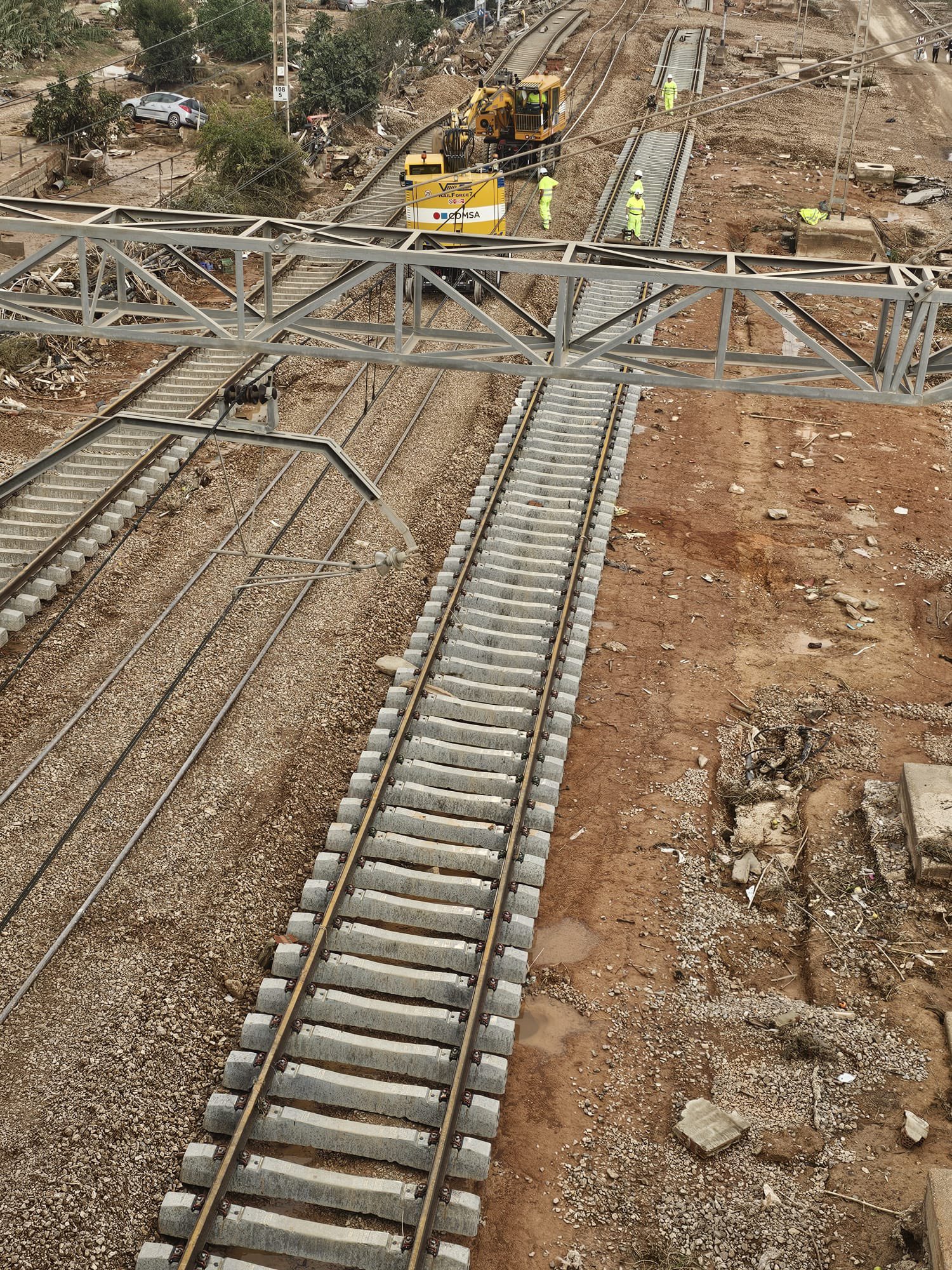 04.11.2024 Red convencional: Hemos despejado la C1-C2 en la zona Alfafar Catarroja. Nos ponemos ya a iniciar la reparación-reconstrucción de ambas líneas.