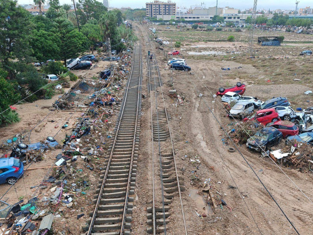 04.11.2024 Red convencional: Hay tramos y estaciones despejadas en la C1, C2 y C3: pero seguimos evaluando daños. Hay tramos muy afectados.