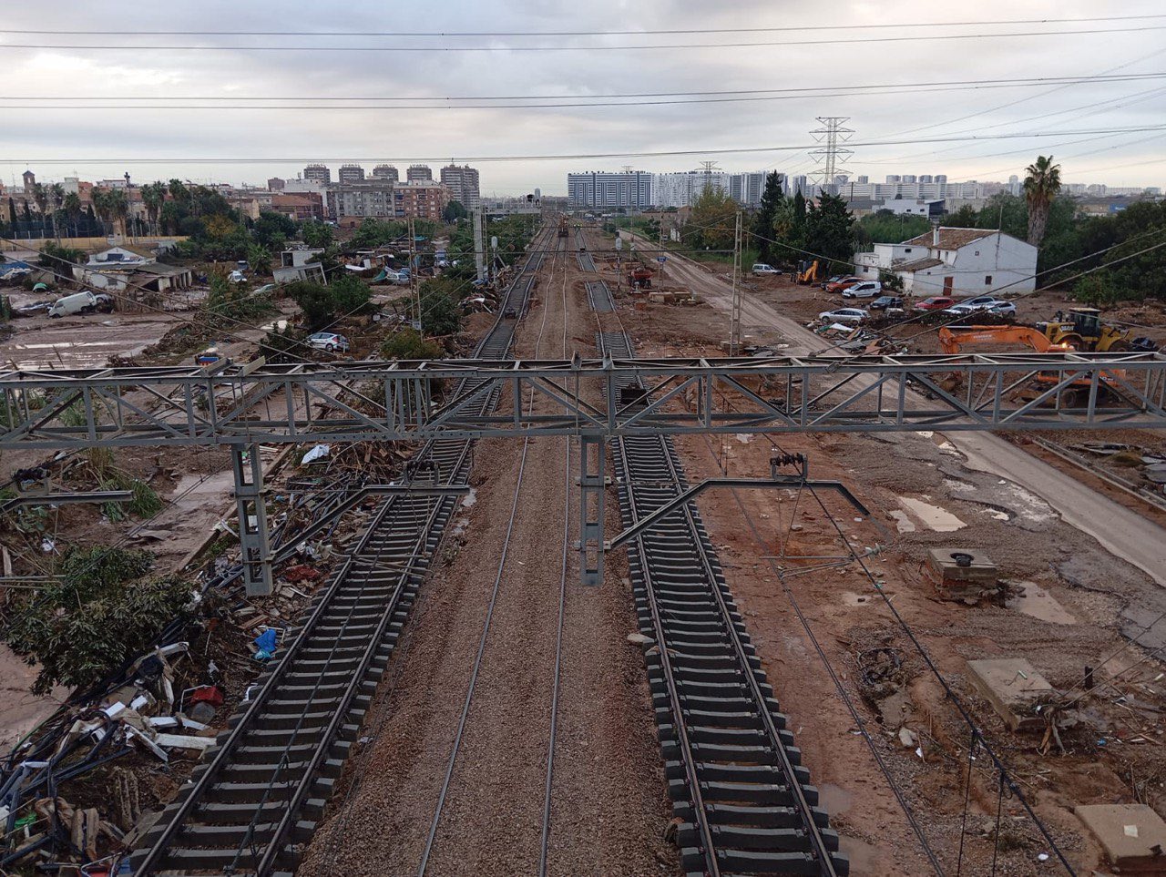 04.11.2024 Red convencional: Hay tramos y estaciones despejadas en la C1, C2 y C3: pero seguimos evaluando daños. Hay tramos muy afectados.