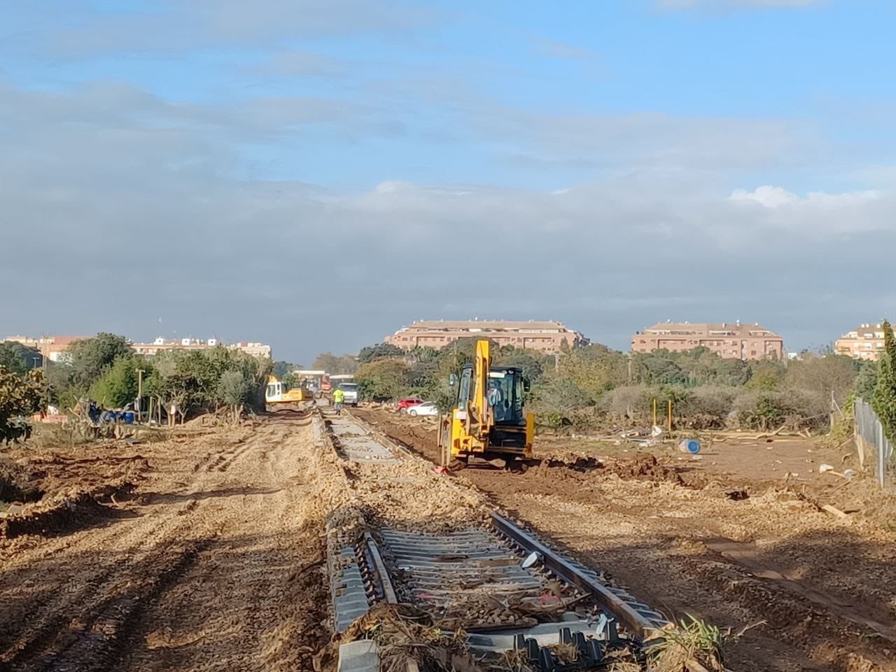 07.11.2024 Red convencional Aldaia: Avanzamos muy rápido hasta Aldaia y vamos limpiando plataforma para montar vía nueva.