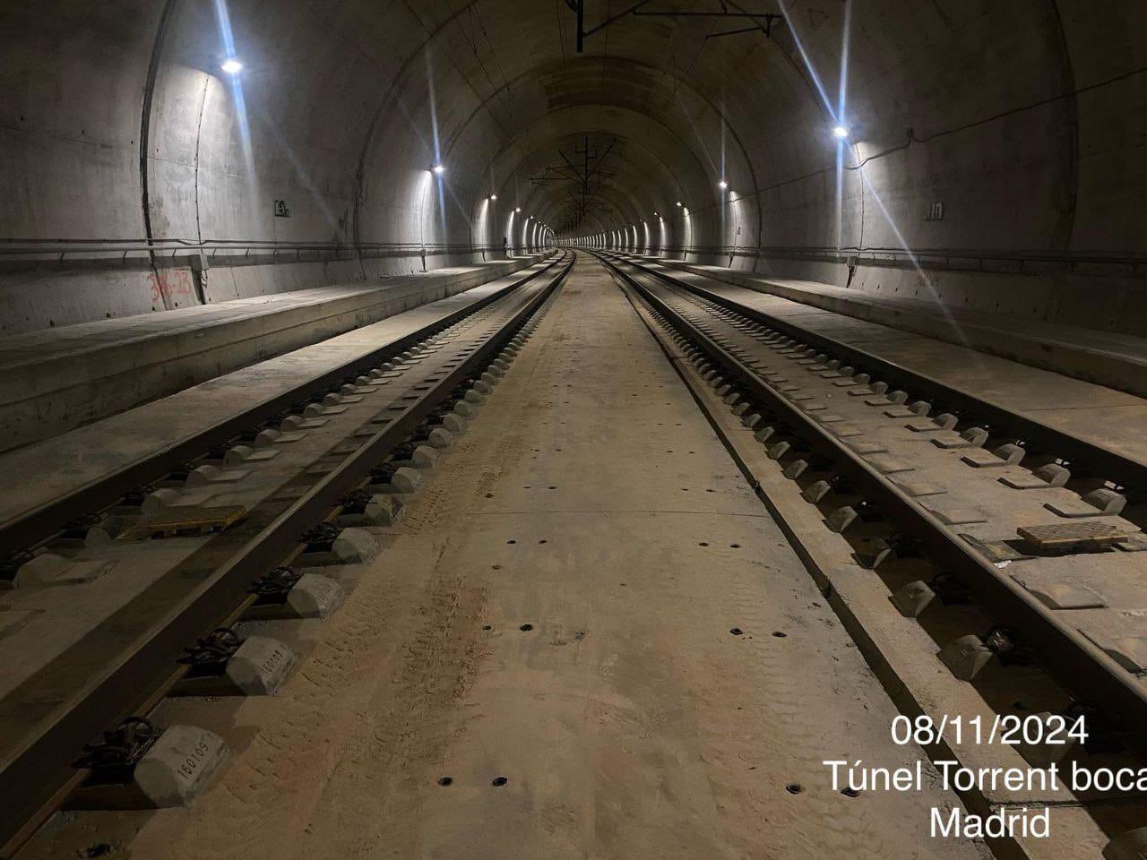 08.11.2024 Alta velocidad: El túnel de Torrent de casi 3 km de recorrido está a un 82% en su limpieza completa.