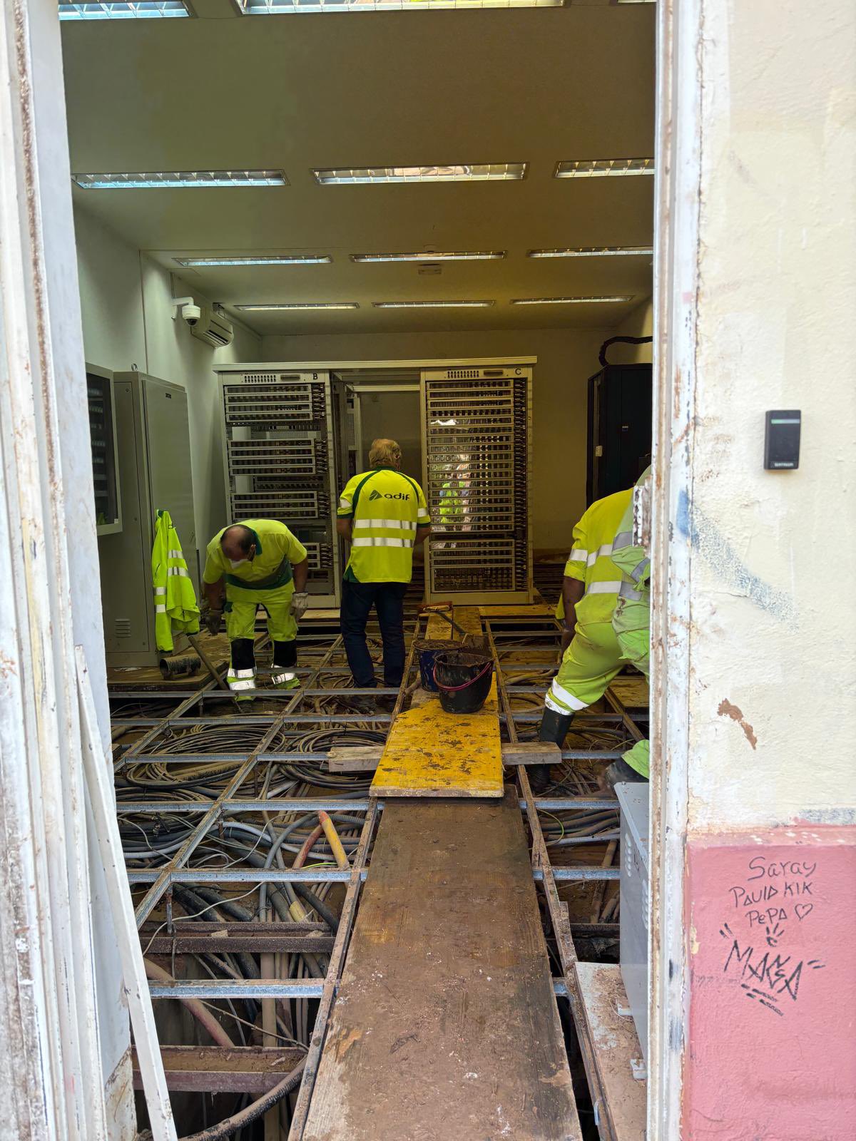 08.11.2024 Red convencional Aldaia: Limpieza manual de todos los sistemas de señalización.