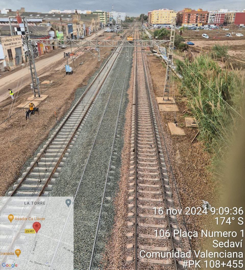 16.11.2024 Red convencional: Así despertaba hoy Sedaví, en el tramo común de las líneas C1 y C2 de Cercanías de Valencia.