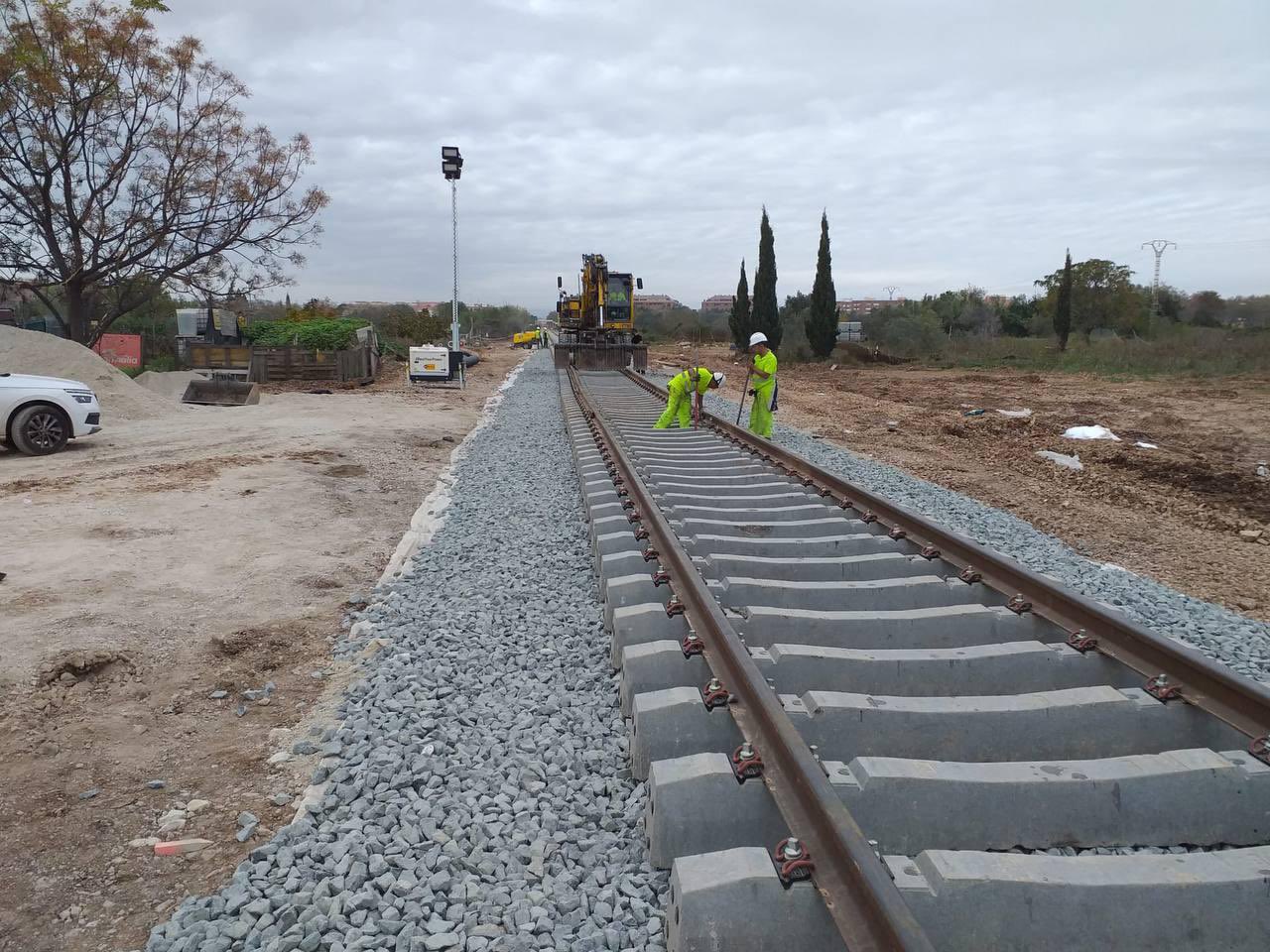 23.11.2024: Red convencional: Con la estación de Aldaia ya saneada, nos encontramos montando vía para el C3.