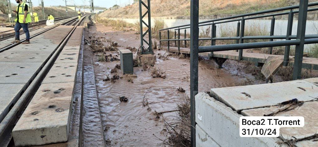 31.10.2024 Alta velocidad: Primeras imágenes en el túnel de Torrent: Casi 3 km se han inundado.
