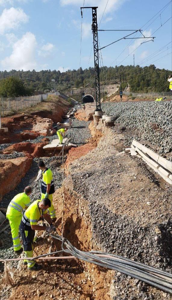 31.10.2024 Alta velocidad: Inician los trabajos de reposición de la línea en el túnel de Chiva y en su entorno el 31 de octubre.