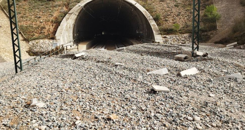 31.10.2024 Alta velocidad: En la red de alta velocidad encontramos un punto grave en el túnel de Chiva en el que han cedido 1,2 km de la infraestructura. Hay que levantar e instalar vía nueva