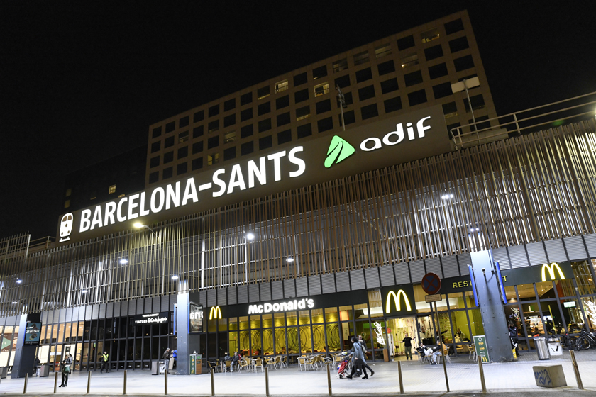 Barcelona Sants station, night view of the facade