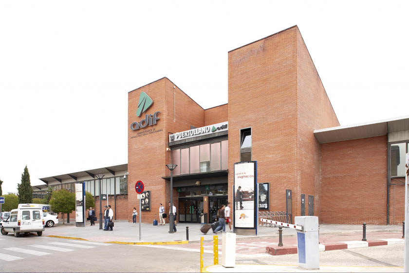 Puertollano station, facade