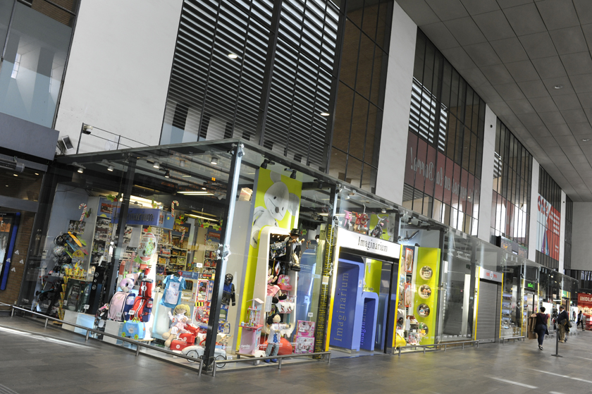 Estación Sevilla Santa Justa, Vestíbulo: zona comercial