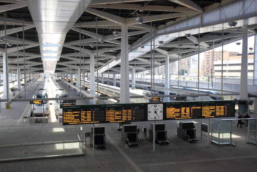 Estación Valencia Joaquín Sorolla, andenes