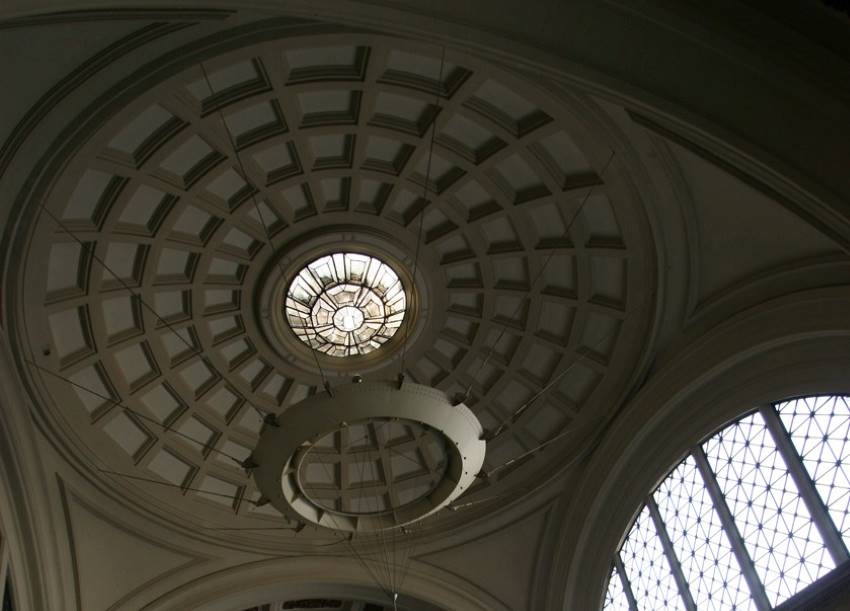 Barcelona França station:stained-glass light in the hall vault