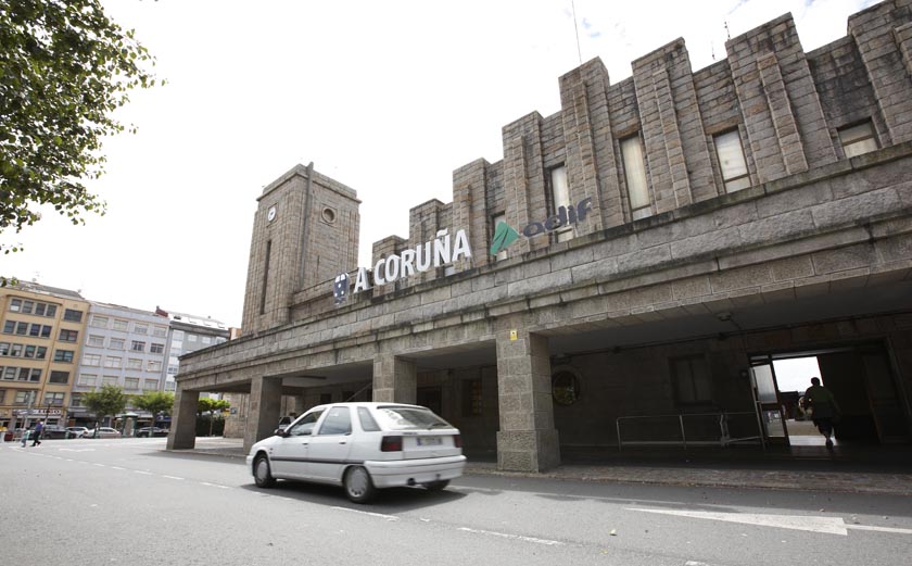 Estación de A Coruña, fachada lateral