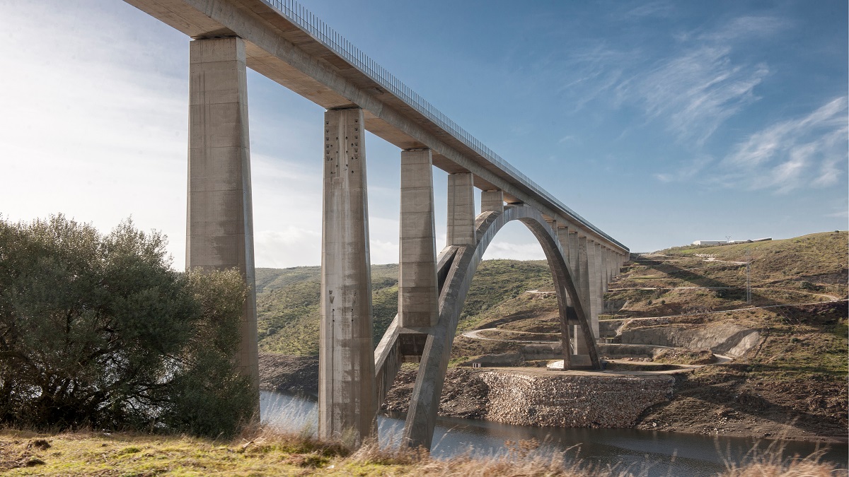 Viaducto de Almonte (LAV Extremadura): Medalla Gustav Lindentha, International Bridge Conference (IBC) y Outstanding Structure Award,  International Association for Bridge and Structural Engineering (IABSE).