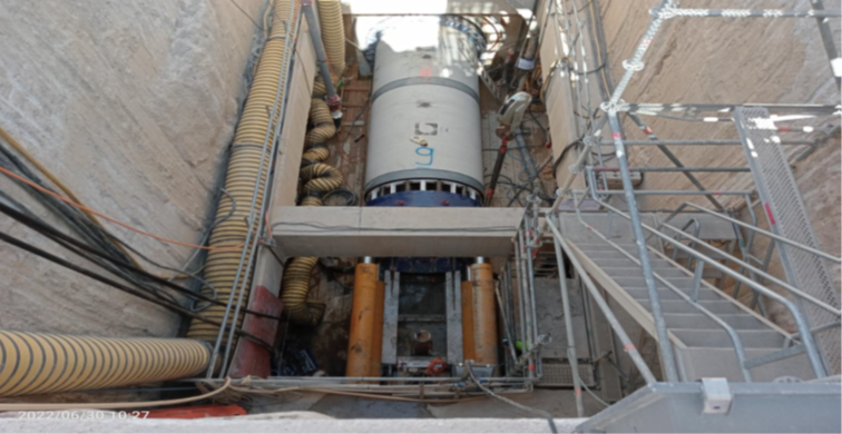 El nuevo colector hidráulico ejecutado por Adif Alta Velocidad y EMUASA en el marco de las obras de la integración del ferrocarril en la capital murciana gana el premio de Obra Civil de la Región de Murcia. Esta obra hidráulica destaca por su ejecución mediante escudo cerrado y su papel esencial en mejorar la red de saneamiento de los barrios del entorno.