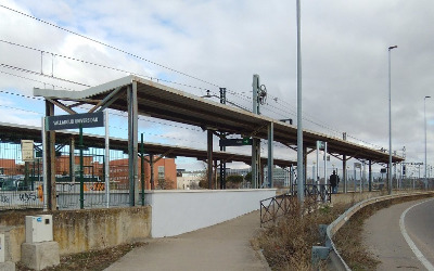 Estación de Valladolid Universidad. Vista marquesina lateral desde exterior.