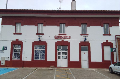 Estación de Villaquirán. Vista fachada principal desde exterior.