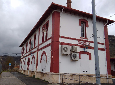 Estación de Pancorbo. Vista fachada lateral desde exterior.