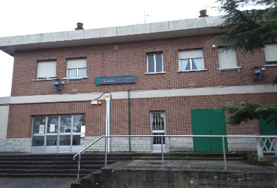 Estación de Aguarain/Salvatierra De Alava. Vista fachada principal desde exterior.