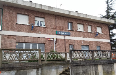 Estación de Araia. Vista fachada principal desde exterior.