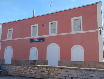 Estación de Herrera Del Pisuerga. Vista fachada principal desde exterior.