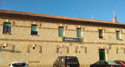 Estación de Grijota. Vista fachada principal desde exterior.
