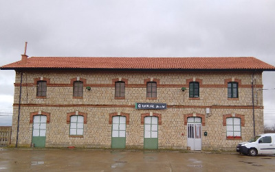 Estación de Grajal. Vista fachada principal desde exterior.