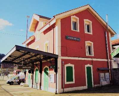 Estación de Santa Lucía. Vista fachada lateral desde exterior.