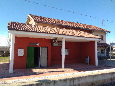 Estación de Barrientos. Vista fachada principal desde exterior.