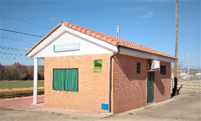 Estación de Vega-Magaz . Vista fachada lateral desde exterior.