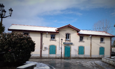 Estación de Teixeiro. Vista fachada principal desde exterior.