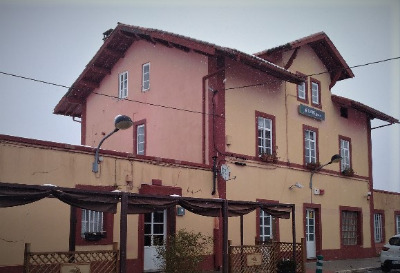 Estación de Curtis. Vista fachada principal desde exterior.