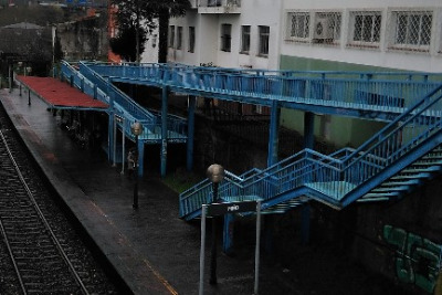 Estación de Miño. Vista marquesina y acceso andenes desde exterior.