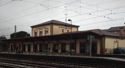 Estación de Guillarei. Vista fachada principal desde andenes.