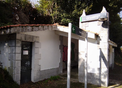 Estación de Cesantes. Vista marquesina desde exterior.
