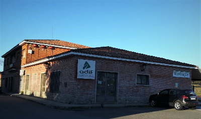 Estación de Monfragüe. Vista fachada principal desde exterior.