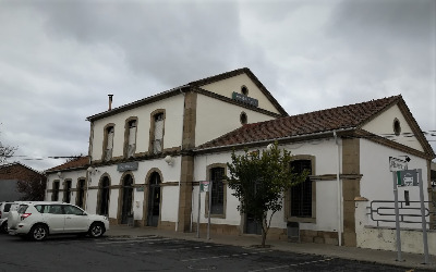 Estación de Plasencia. Vista fachada principal desde exterior.