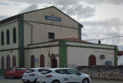 Estación de Toro. Vista fachada lateral desde exterior.